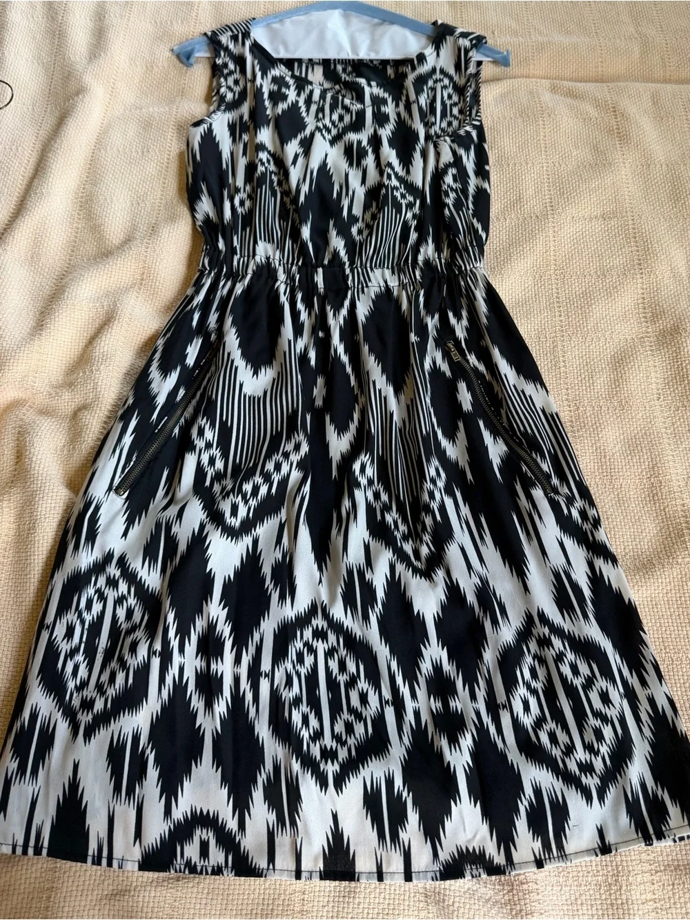 Speed Control Black and White Sleeveless Patterned Dress